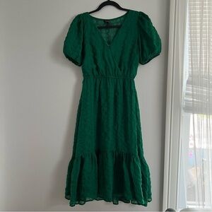 Elegant Green Midi Dress with Puff Sleeves